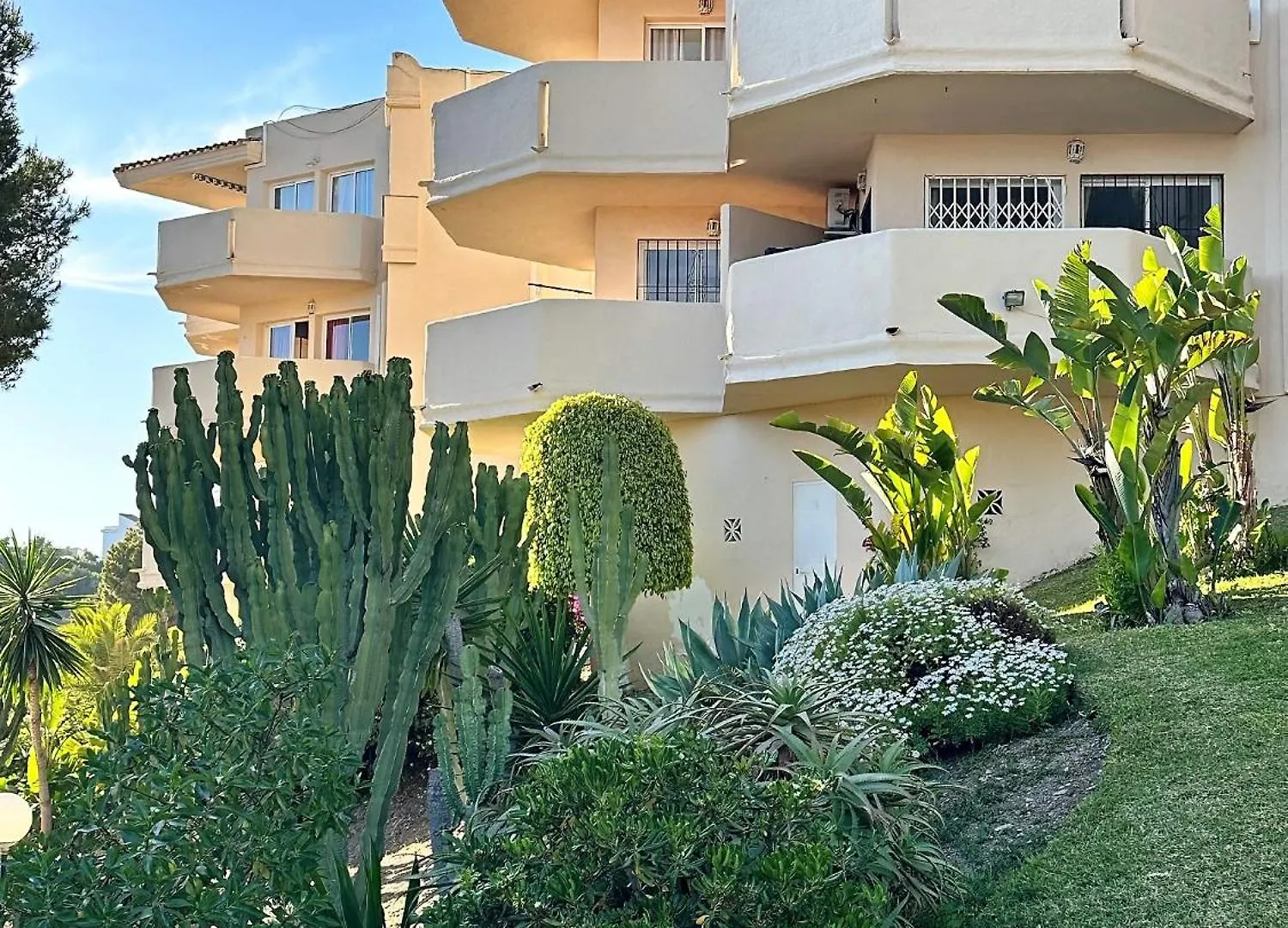Apartment Budget-Apart Caronte In Riviera Del Sol, Mijas Costa Sitio de Calahonda Spain